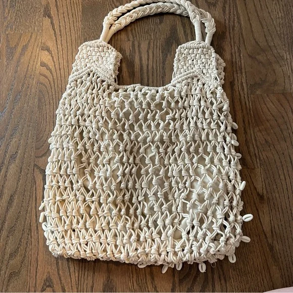 NWT Inc international Concepts macrame shell tote. Inside pockets snap close - Picture 6 of 8